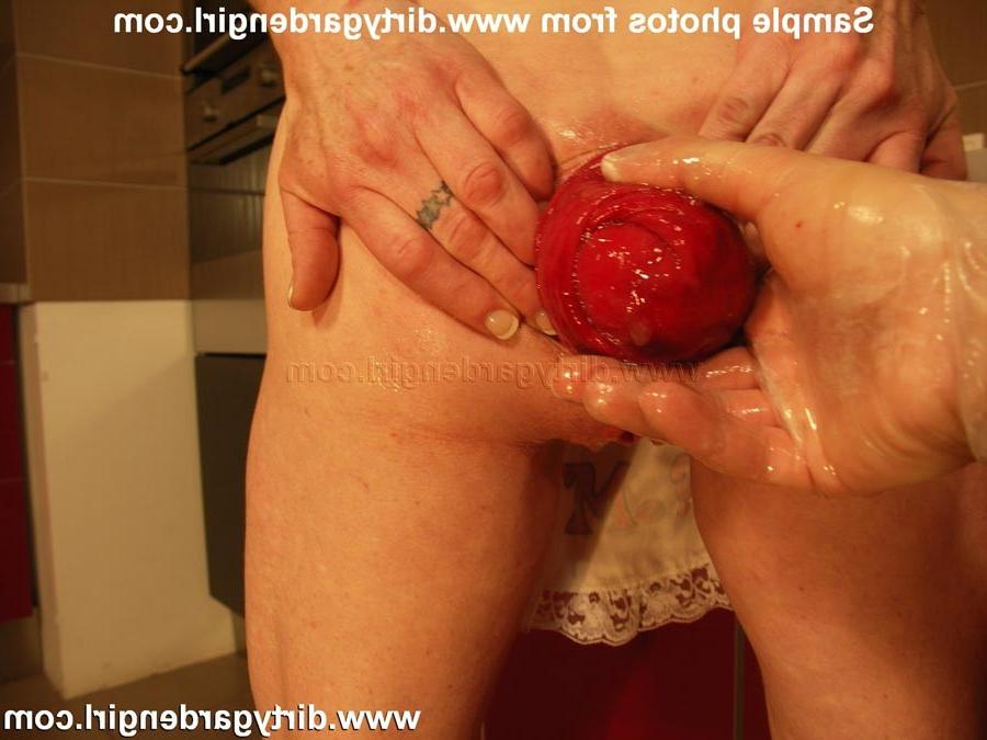 12P Anal prolapse and hard fisting in the kitchen