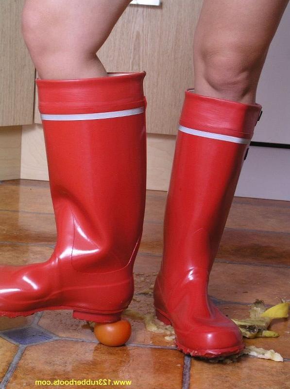 20P Hot girl crushing vegetables with her rubber boots