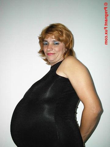 15P Mature amateur preggo shows her ass tits and pussy