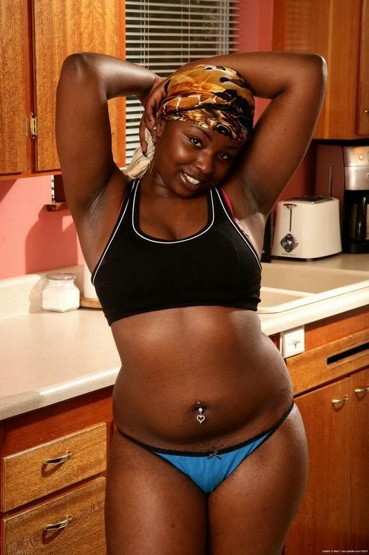 15P Thick ass ebony Chocolate shows her hairy bush