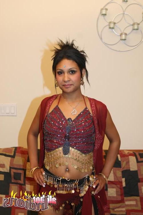 15P Ponytailed Indian wench strips and shows her round boobies