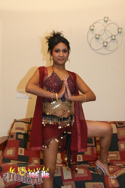 15P Ponytailed Indian wench strips and shows her round boobies