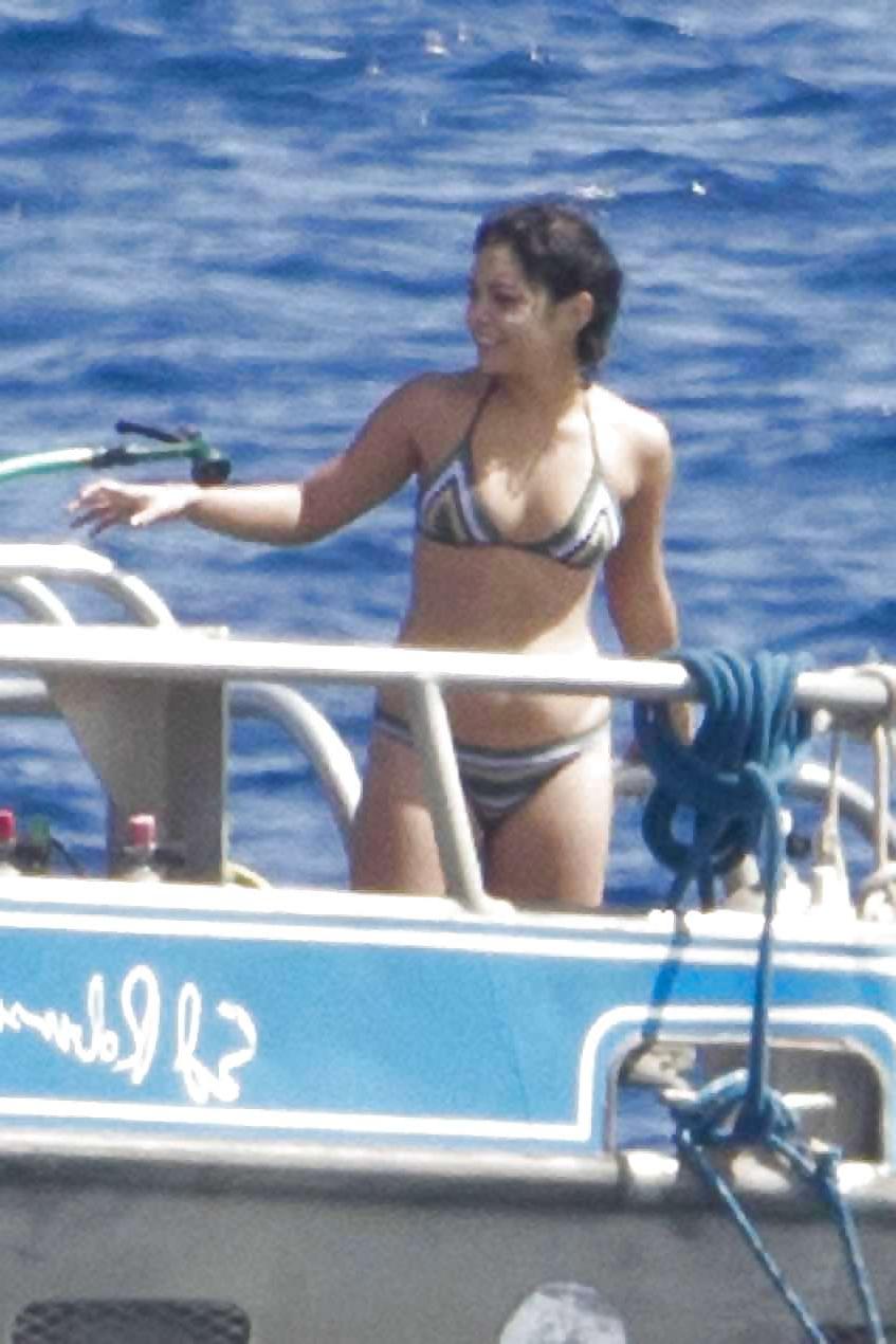 25P Vanessa Hudgens mega collection 2