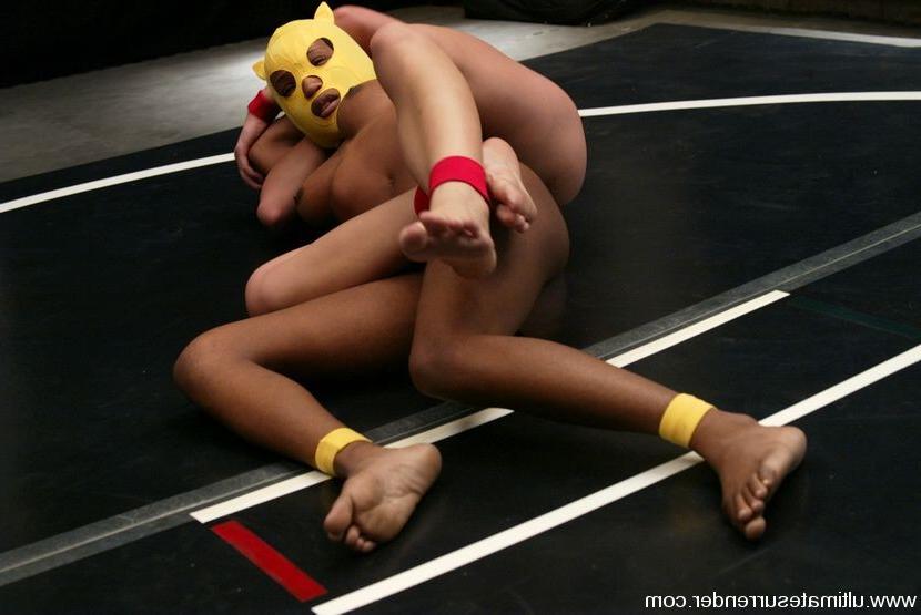 15P Black fucked with strapon by white chick