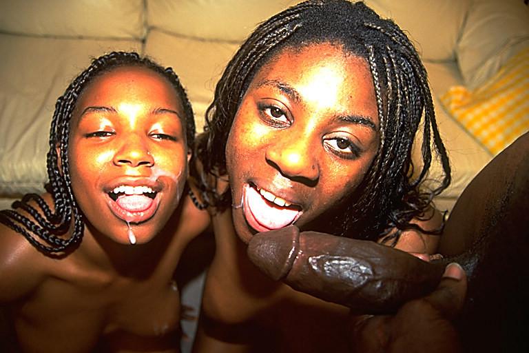 20P Cum loving ebony babes in orgy
