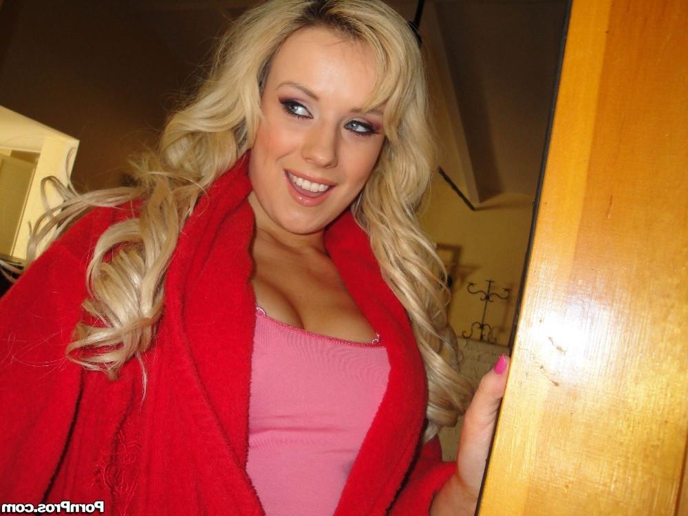 18P Blonde babe getting masseged and fucked