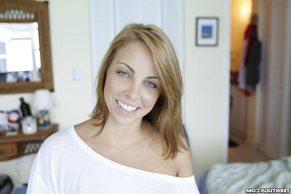 12P Krystal Banks is one slacker jacker giving handjobs to her big dicked boss
