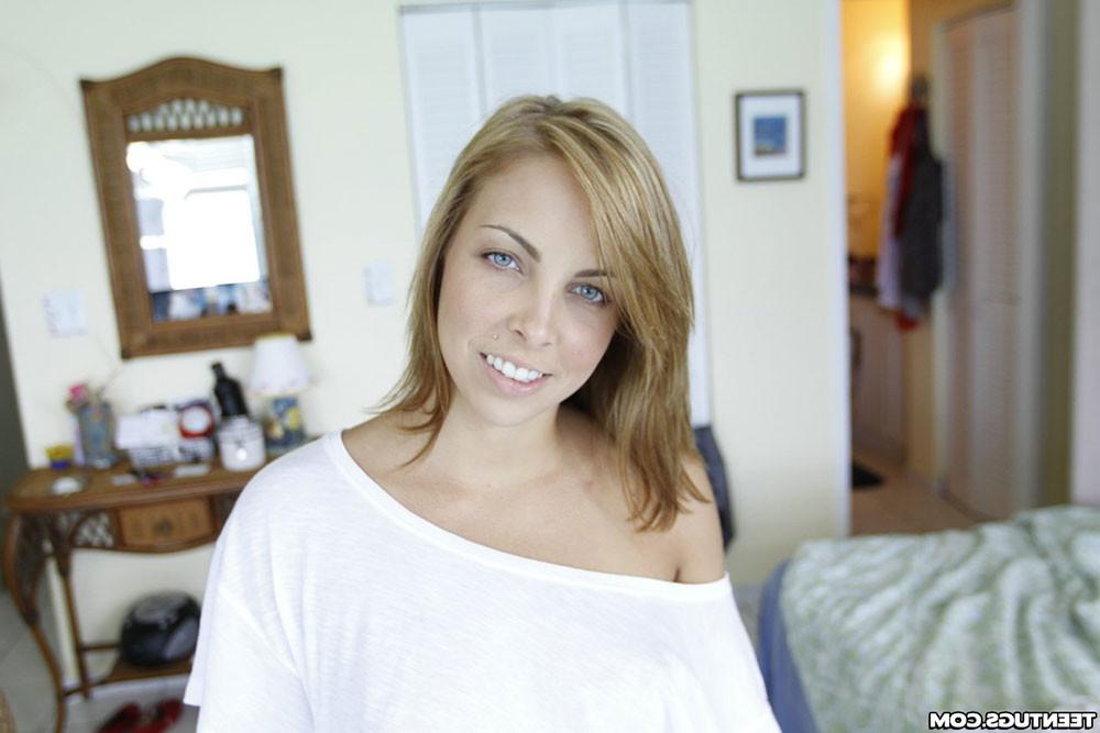 12P Krystal Banks is one slacker jacker giving handjobs to her big dicked boss