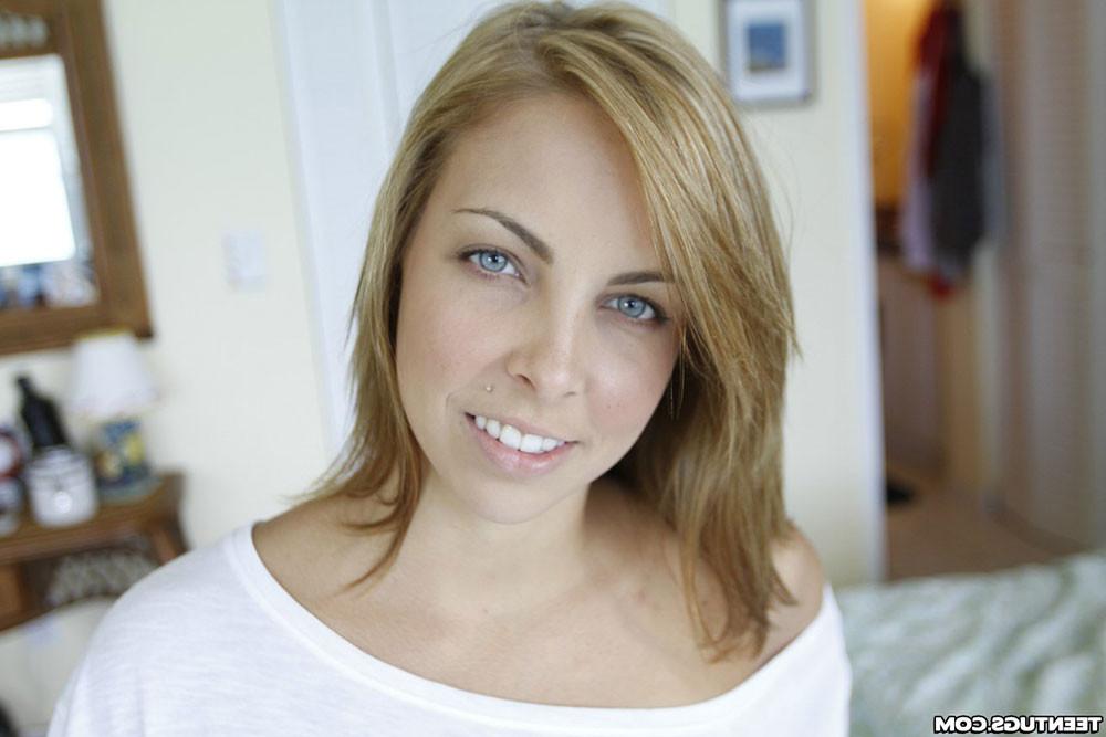 12P Krystal Banks is one slacker jacker giving handjobs to her big dicked boss