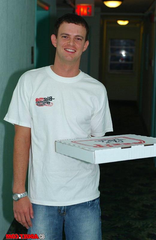 15P Sexy blonde slut Angelique receives the best pizza ever