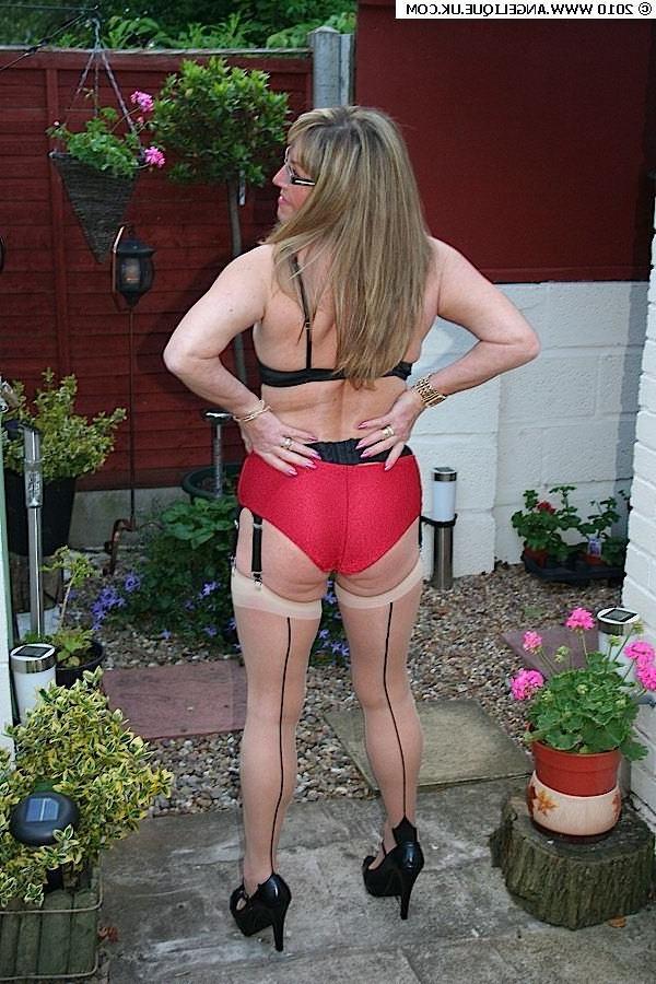 12P English amateur exhibitionist Angelique