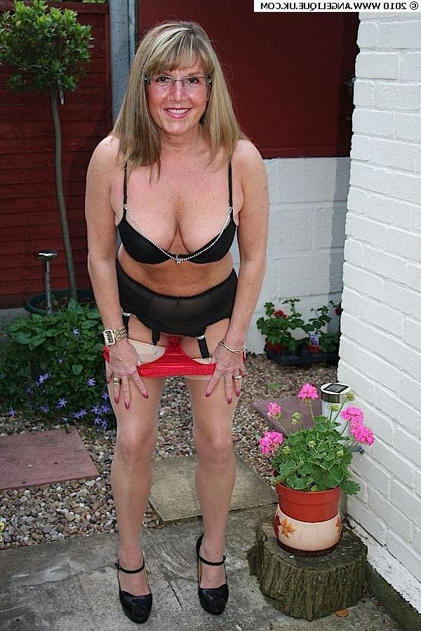 12P English amateur exhibitionist Angelique