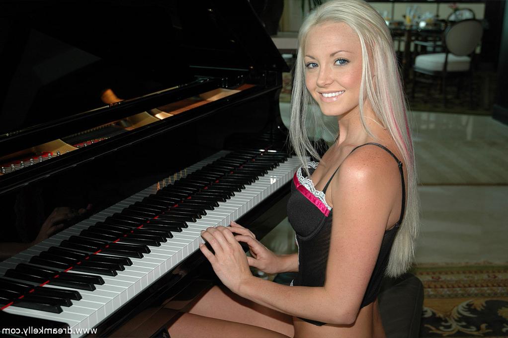 15P Sexy blonde pianist without underwear playing her piano