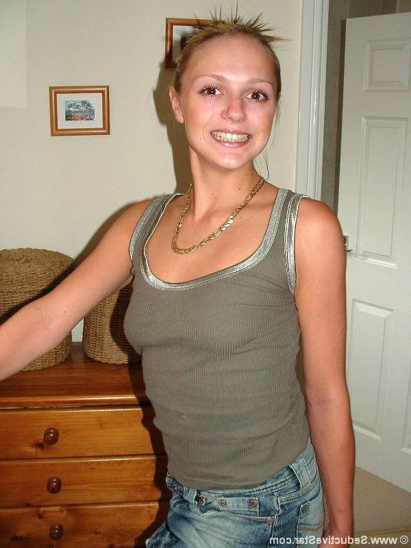 20P Naughty amateur blonde shows tight pink pussy