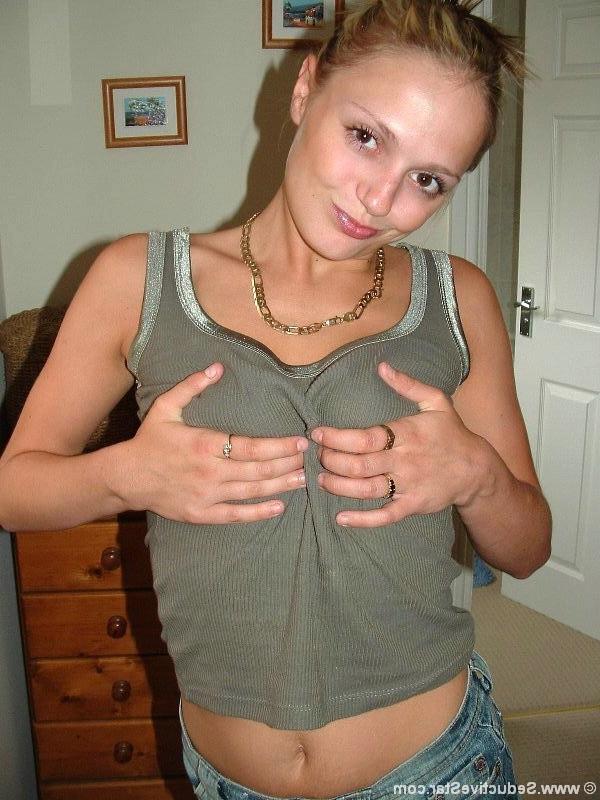 20P Naughty amateur blonde shows tight pink pussy