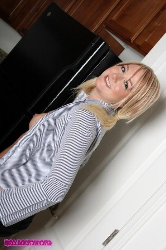 17P Blonde teen amateur babe shows off her bald pink pussy