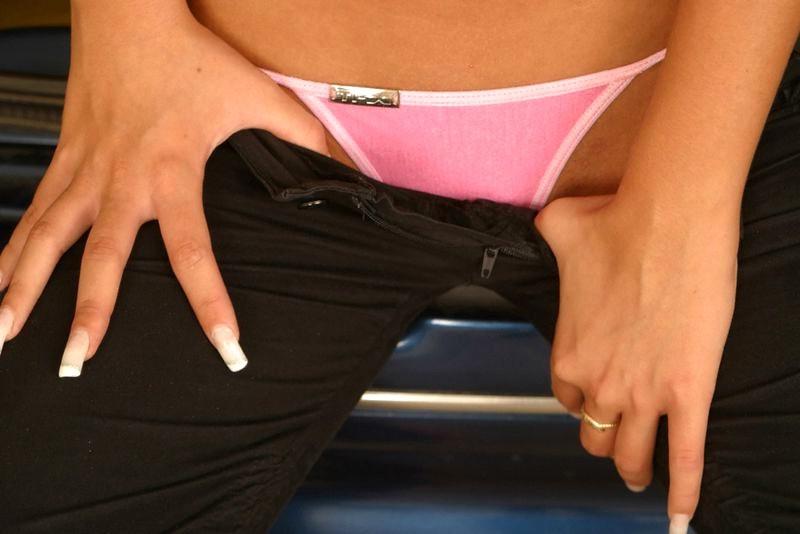17P Blonde in pink thongs rubs her pussy