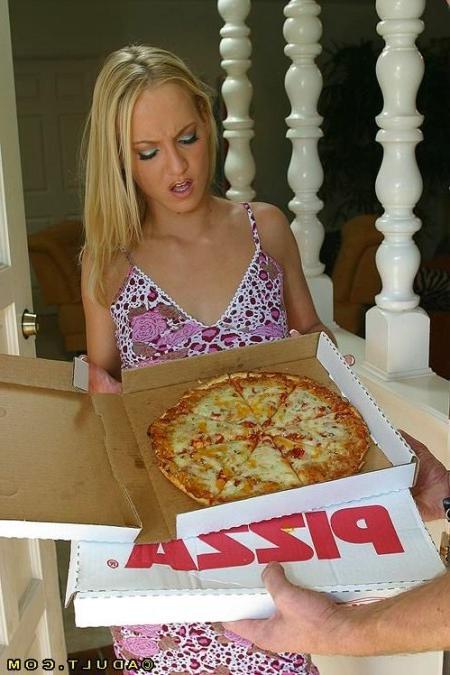 15P Blonde gets sausage with her pizza