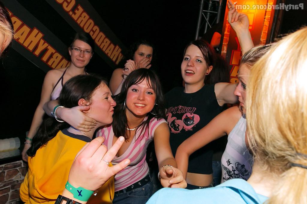 11P Dick sucking party girls
