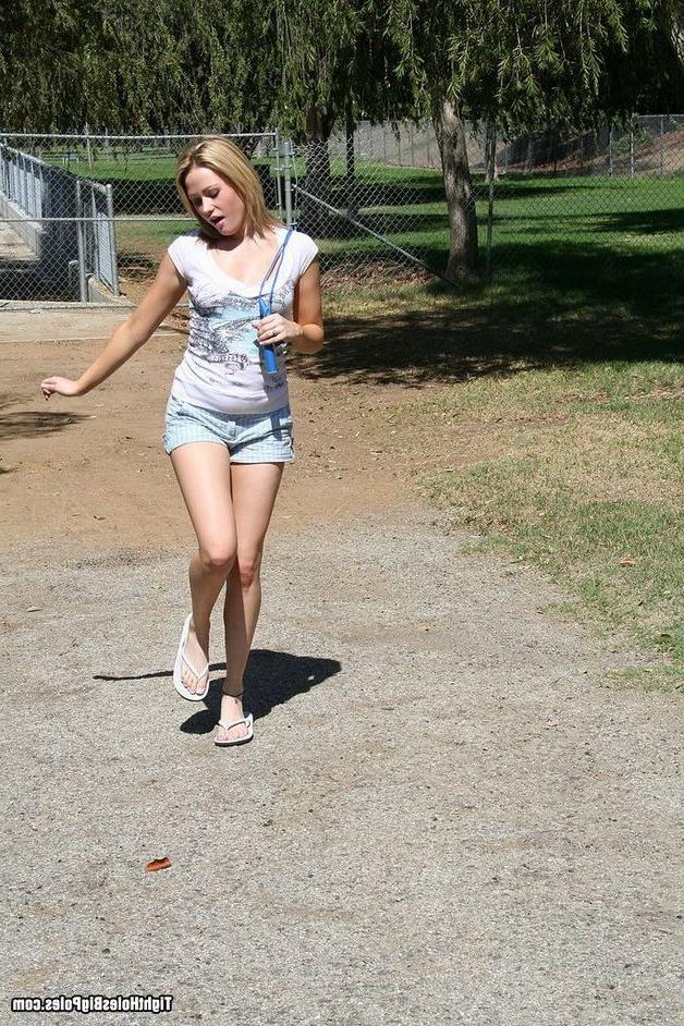 15P Teen chick Sindee Jennings on a big cock in action