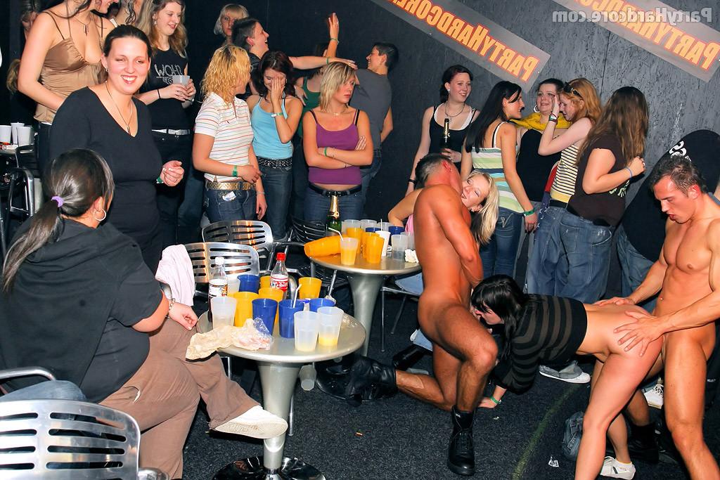 11P Strippers double teaming party girls