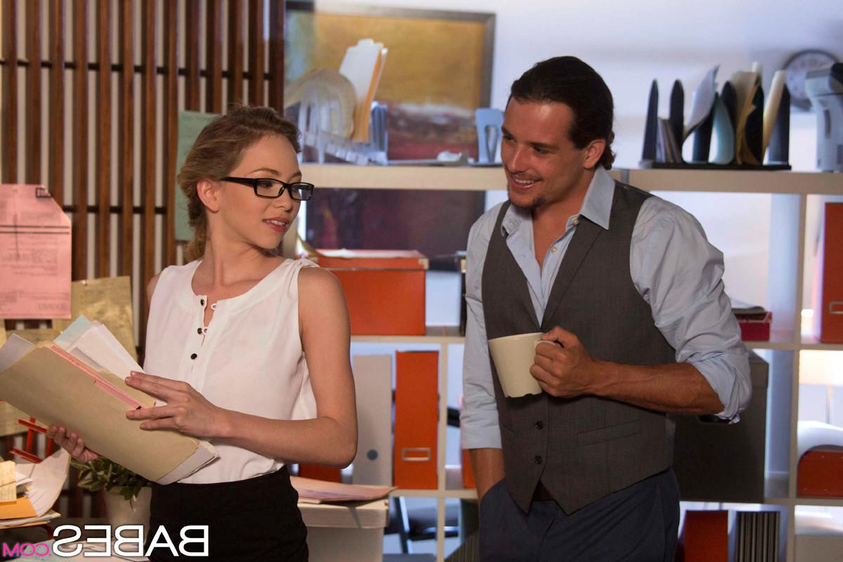 15P Angel Smalls makes love to her handsome boss in the office