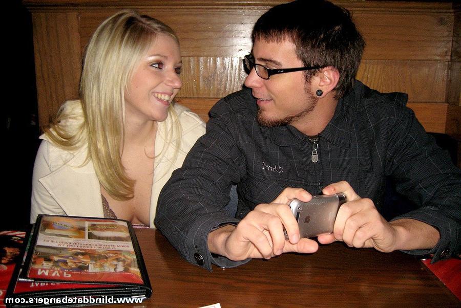 20P Lustful blonde gives up her tight pink pussy to her horny date