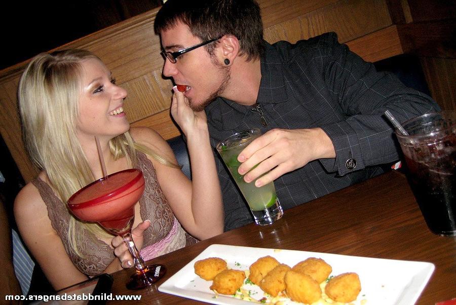20P Lustful blonde gives up her tight pink pussy to her horny date