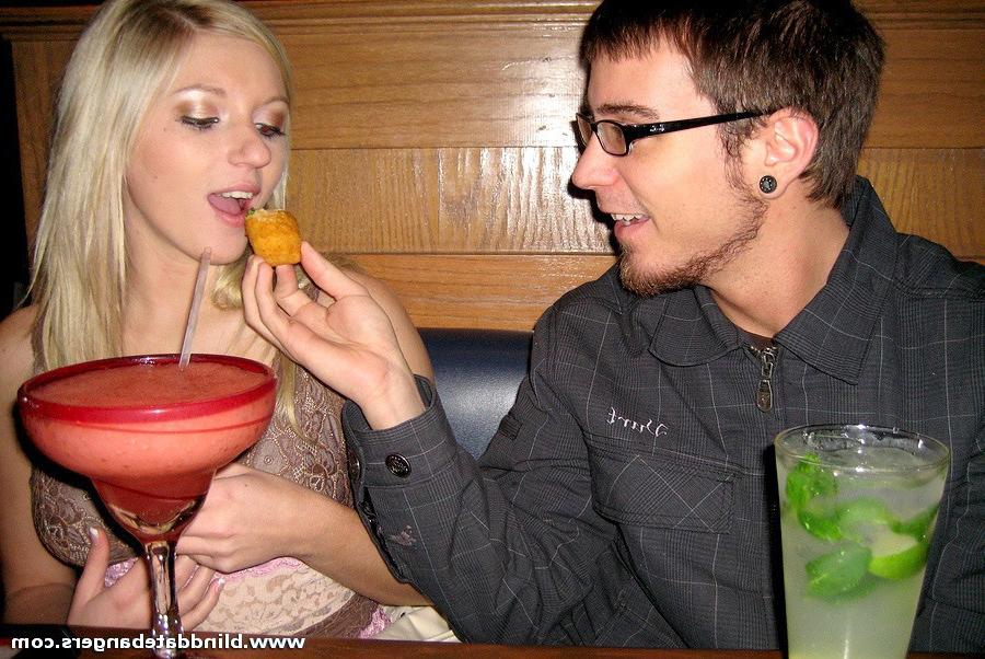 20P Lustful blonde gives up her tight pink pussy to her horny date
