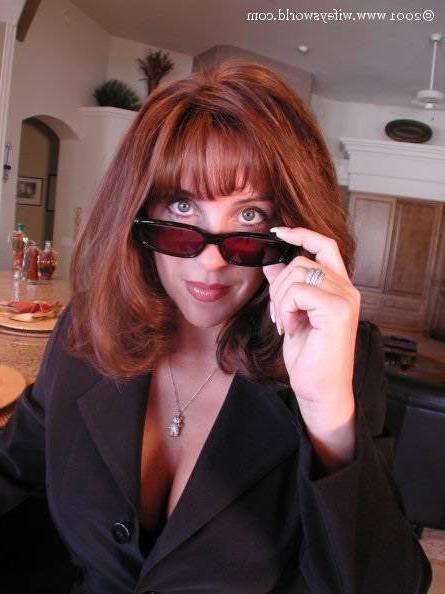 15P Brunette cum faced housewife