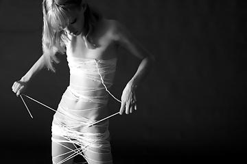 25P Abs, Tummies & Torsos - Black and White Erotic