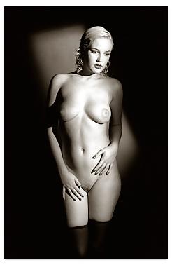 25P Abs, Tummies & Torsos - Black and White Erotic