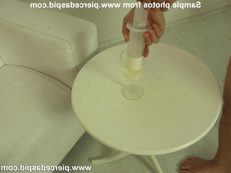 12P PIERCEDASPID TRINKT MILCH MIT SPERMA AUS EIGENEM ARSCH
