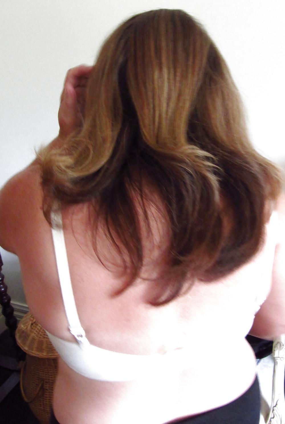 25P A few very erotic shots of my wife...