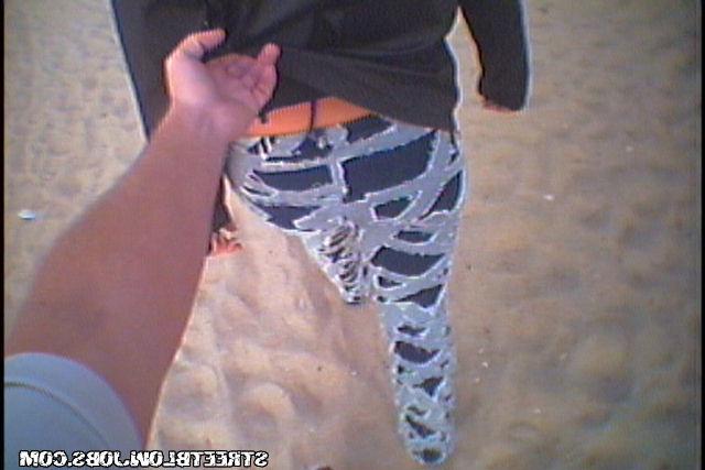 15P Dude with spy glasses gets latina to suck his dick outside