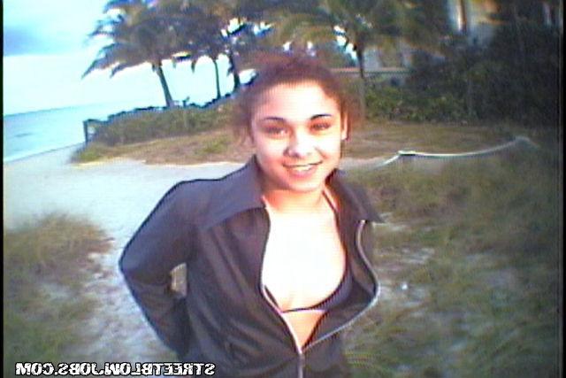 15P Dude with spy glasses gets latina to suck his dick outside