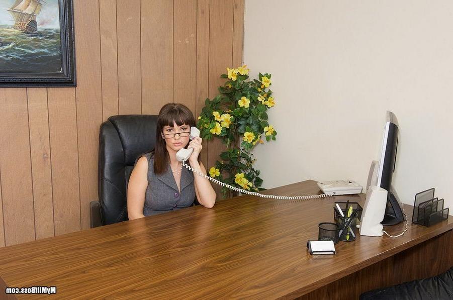 15P Carrie Ann hot milf boss enjoys hard dick in her office