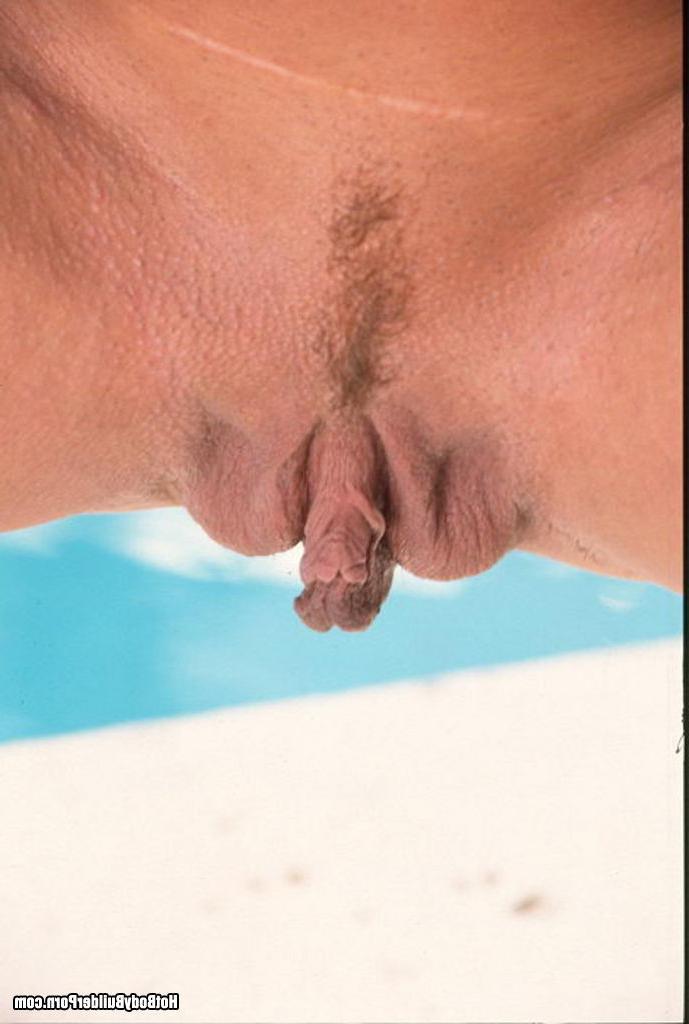 15P Naughty sexy body builder fucked by two cocks