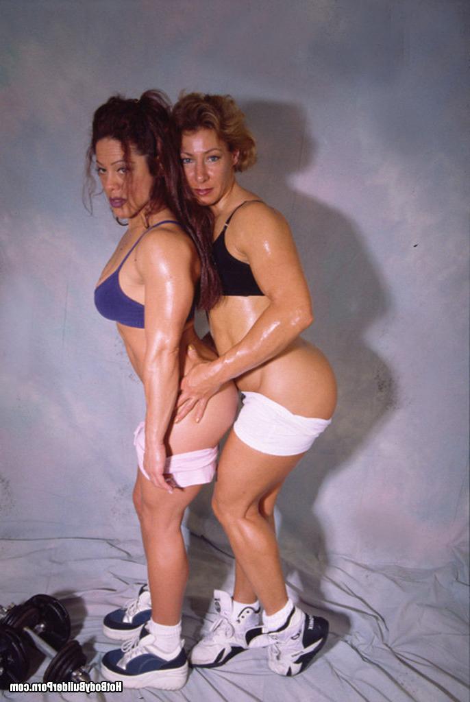15P Sexy body builder ladies licking each other