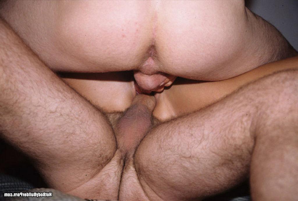 15P Sexy body builder loves double fucking action