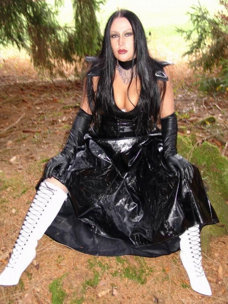 12P German amateur gothic fetish slut Schokomaus 