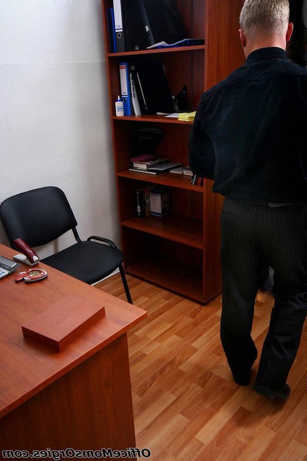 20P Kinky and sexy secretary seduces his boss into lots of hardcore sex