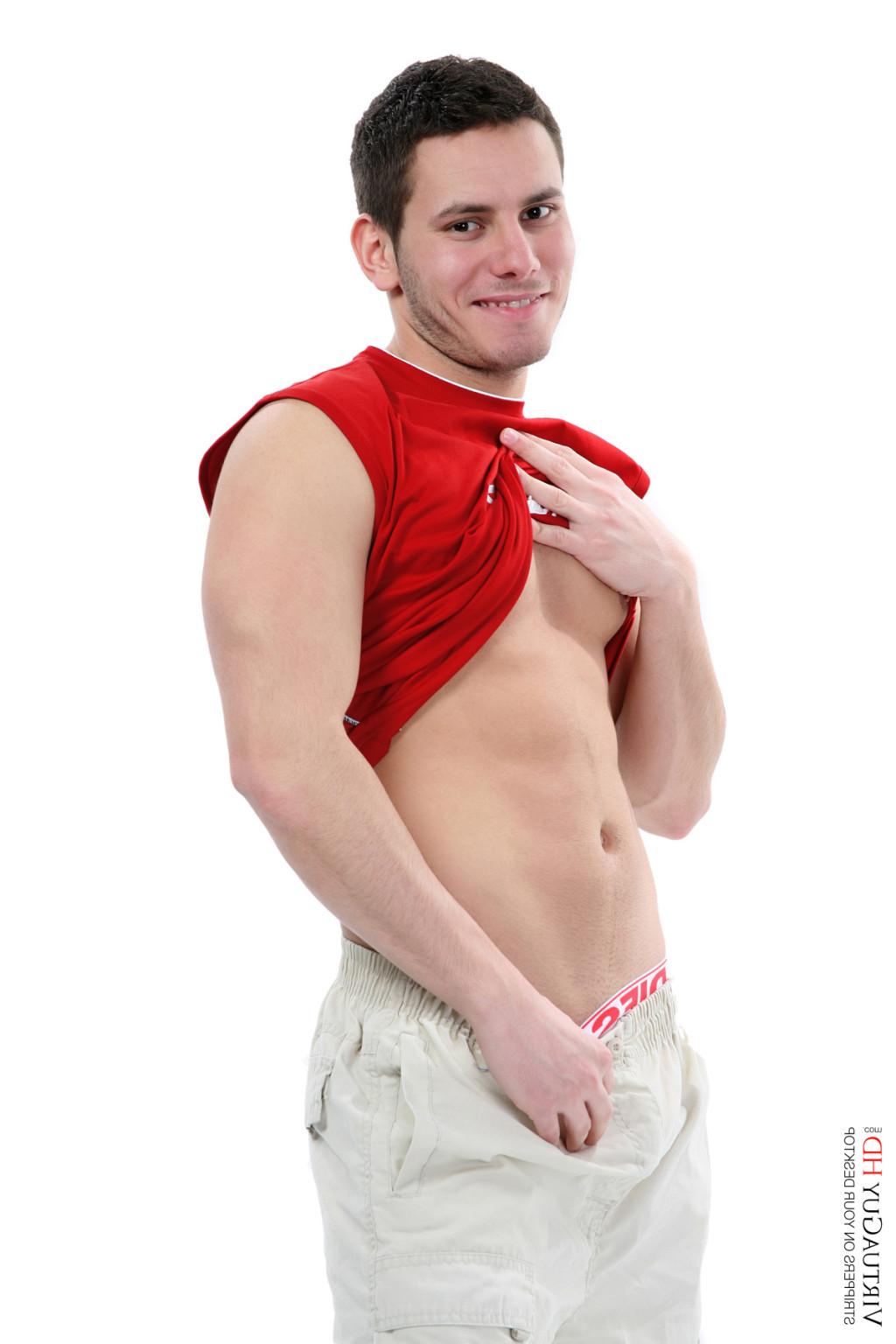 15P Stop watching pictures and get Cameron stripping on your desktop