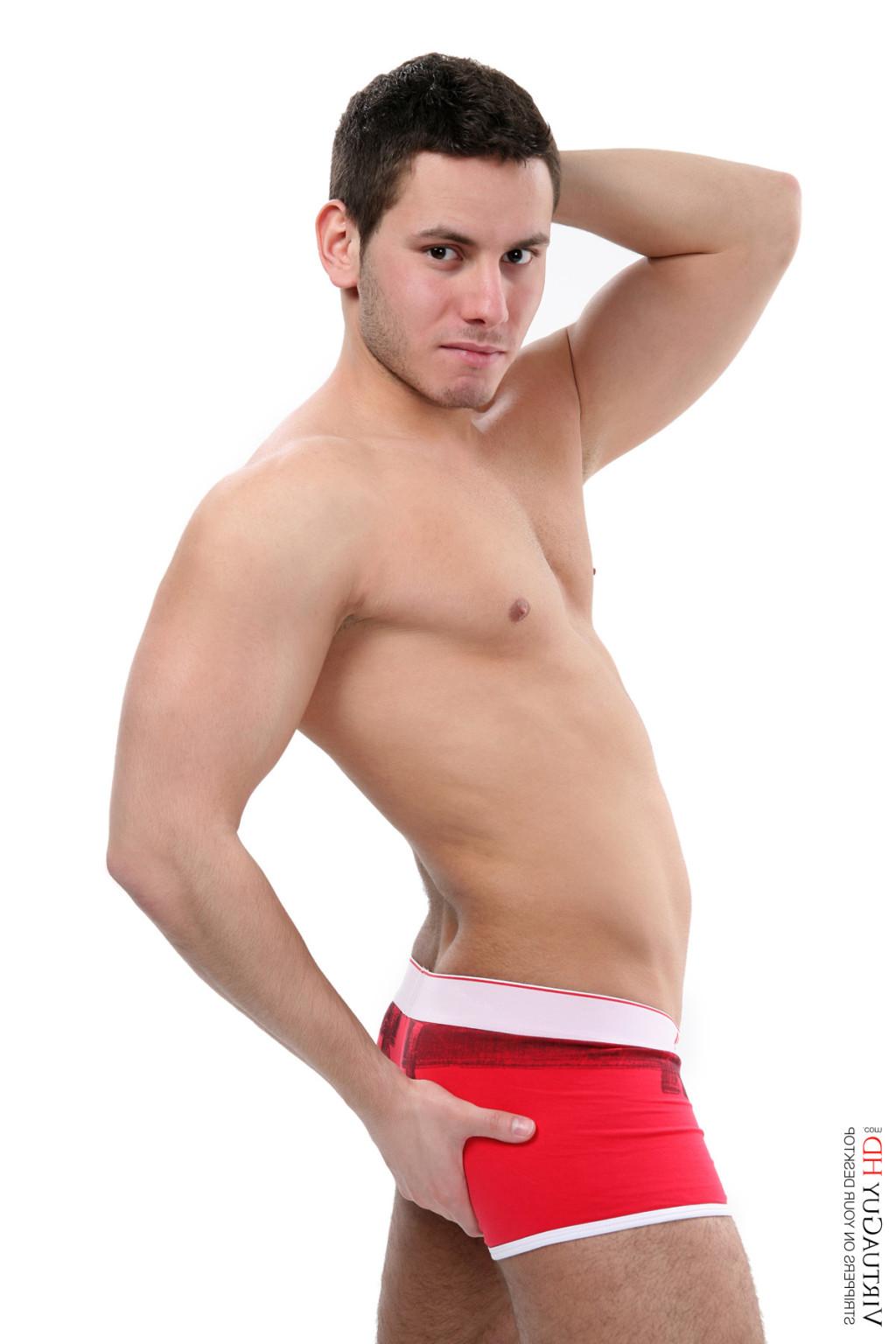 15P Stop watching pictures and get Cameron stripping on your desktop