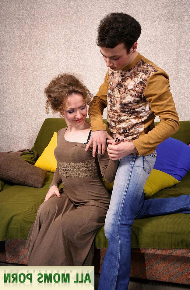 12P Gorgeous mom with younger lover