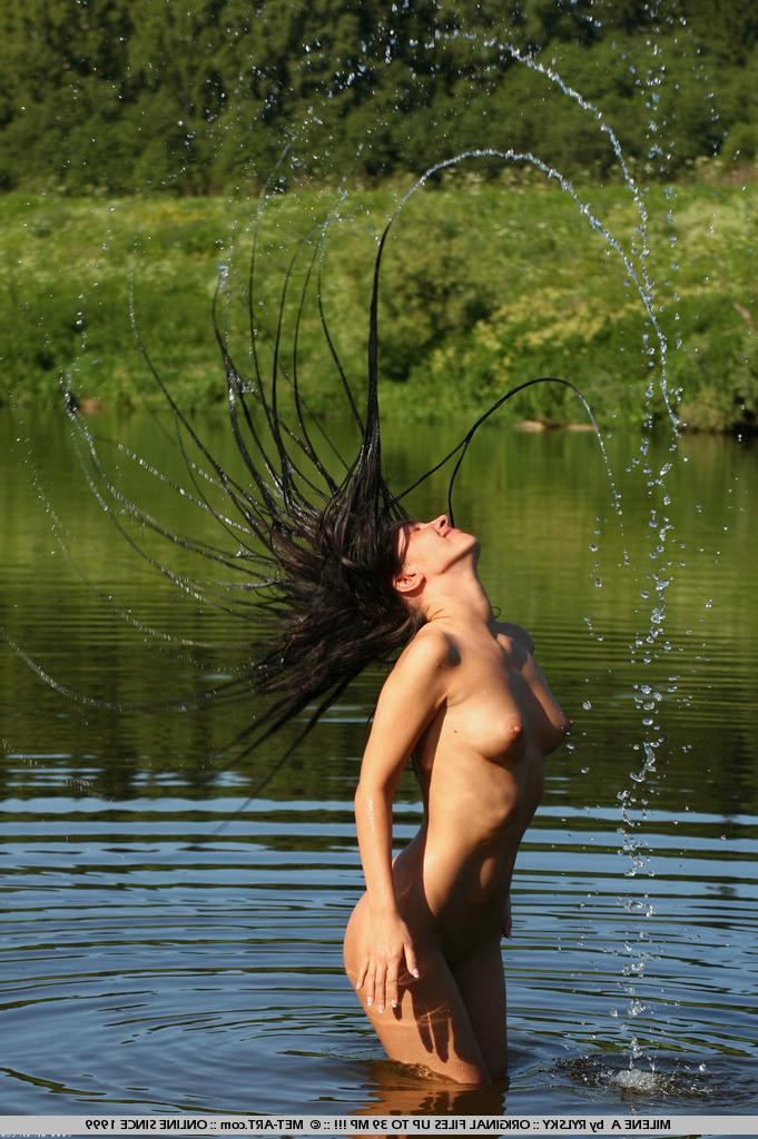 19P long haired brunette out at the lake