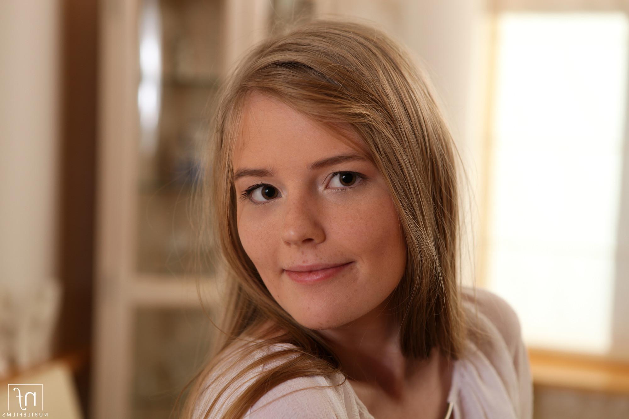 15P Solo girl Evelina showing her young pussy