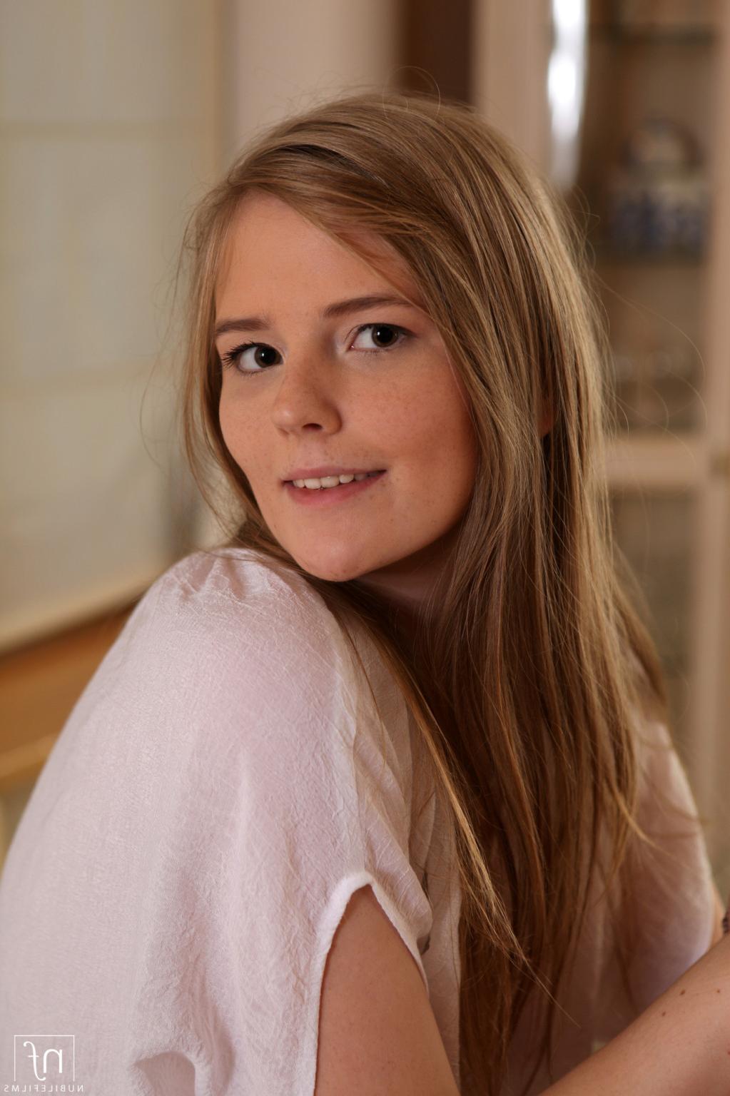 15P Solo girl Evelina showing her young pussy