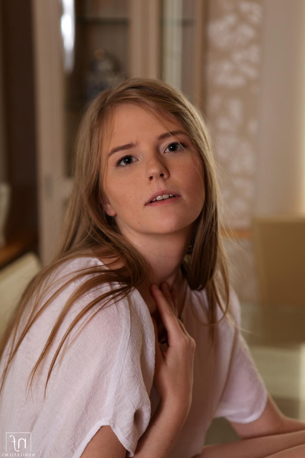 15P Solo girl Evelina showing her young pussy