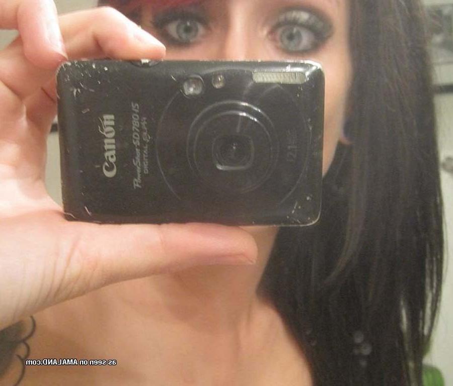 12P Emo honey with nice tattoos teasing